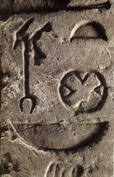 Иероглифическое написание названия города Уасет (Фивы). Храм Амона в Карнаке